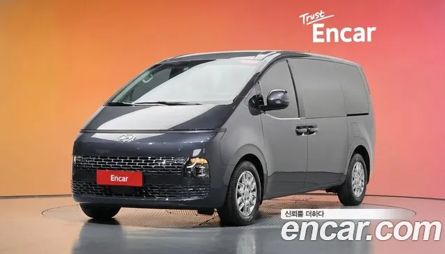 Hyundai Staria 2023 — photo 1