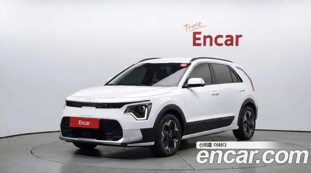 Kia Niro 2023 — photo 1