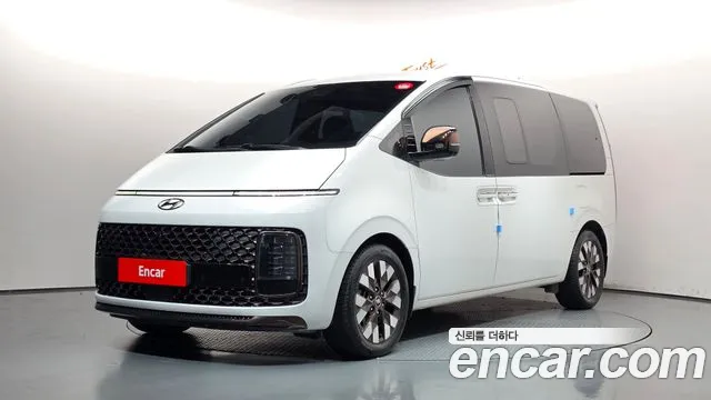 Hyundai Staria 2022 — photo 1