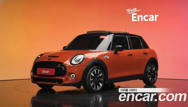 Mini Cooper 2021 — photo 1