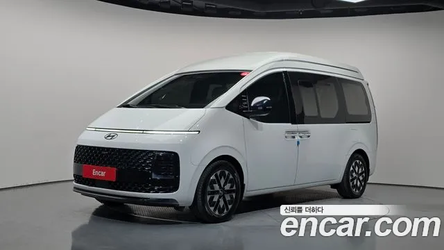 Hyundai Staria 2023 — photo 1