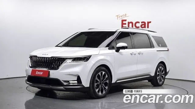 Kia Canival 2023 — photo 1