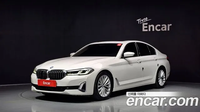 BMW 5-Series 2023 — photo 1