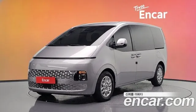 Hyundai Staria 2025 — photo 1