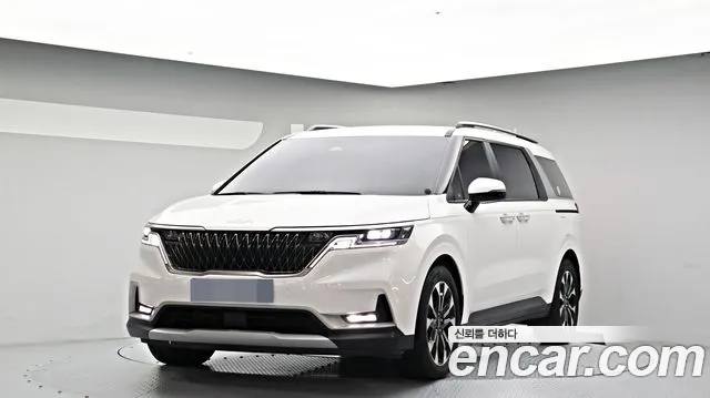 Kia Canival 2023 — photo 1