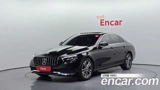 Mercedes-Benz E-Class 2023 — photo 1