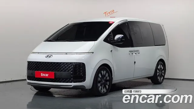 Hyundai Staria 2022 — photo 1