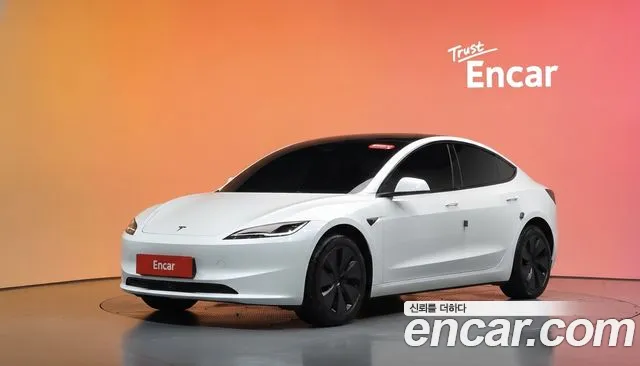 Tesla Model 3 2026 — photo 1
