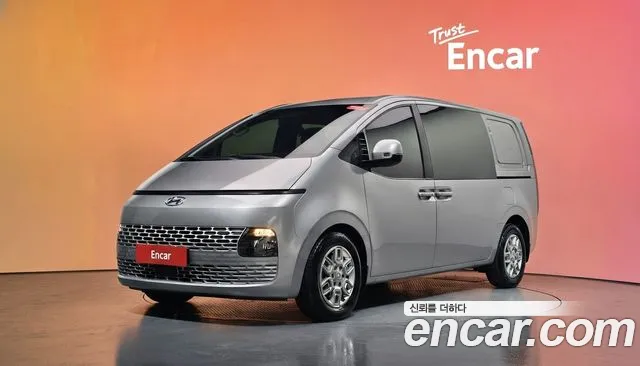 Hyundai Staria 2022 — photo 1