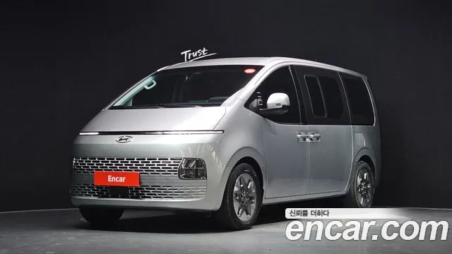 Hyundai Staria 2023 — photo 1