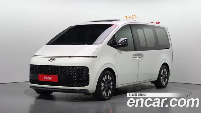 Hyundai Staria 2024 — photo 1