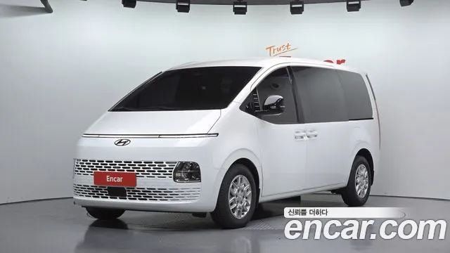 Hyundai Staria 2023 — photo 1