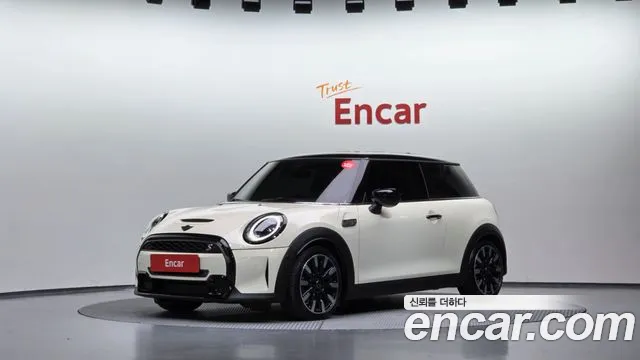 Mini Cooper 2023 — photo 1