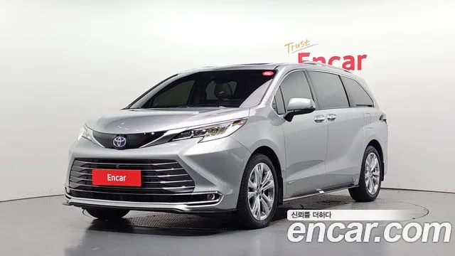 Toyota Sienna 2021 — photo 1