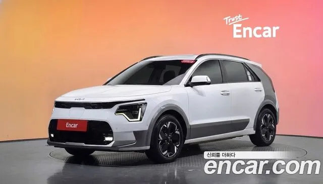 Kia Niro 2023 — photo 1