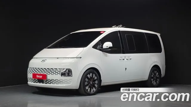 Hyundai Staria 2022 — photo 1