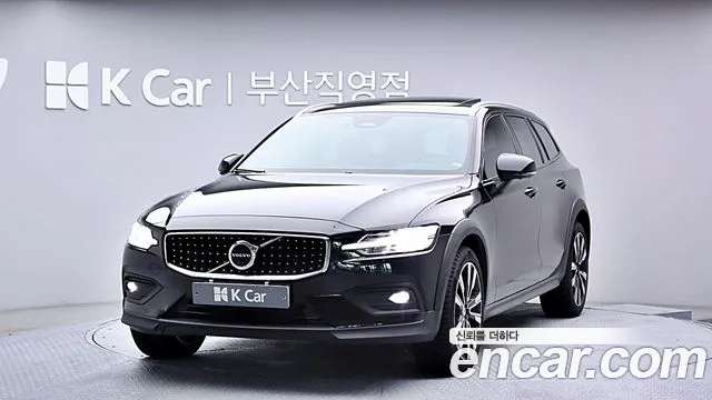 Volvo V60 2023 — photo 1