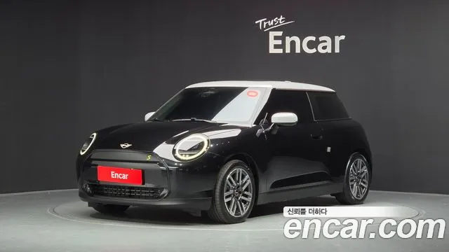 Mini Cooper 2024 — photo 1