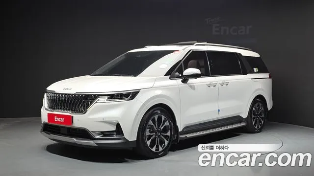 Kia Canival 2023 — photo 1
