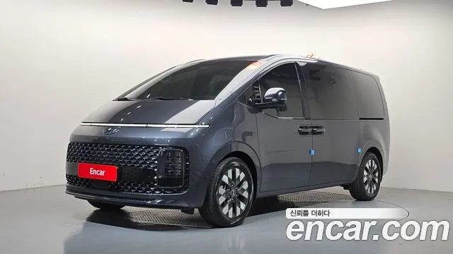 Hyundai Staria 2022 — photo 1