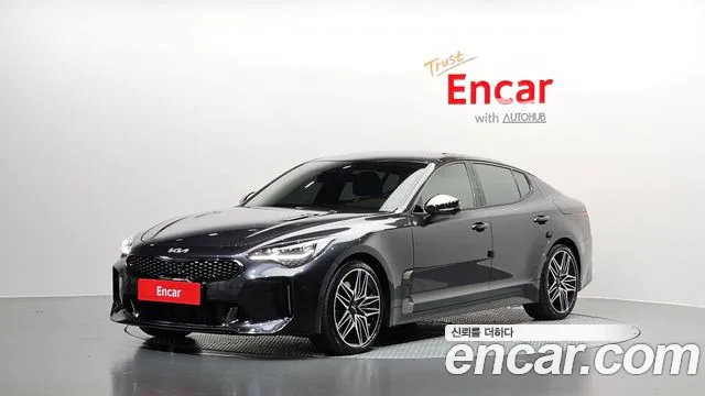 Kia Stinger 2023 — photo 1