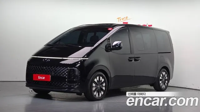 Hyundai Staria 2022 — photo 1