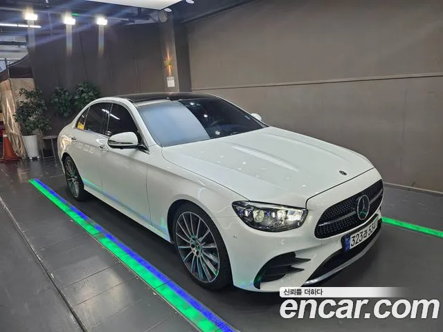 Mercedes-Benz E-Class 2022 — photo 1