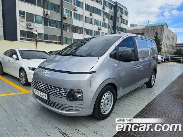 Hyundai Staria 2022 — photo 1
