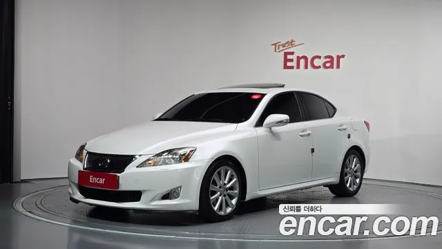 Lexus IS 2009 — photo 1