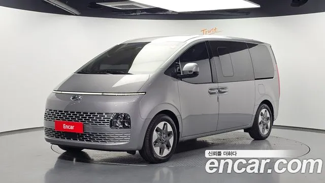 Hyundai Staria 2024 — photo 1