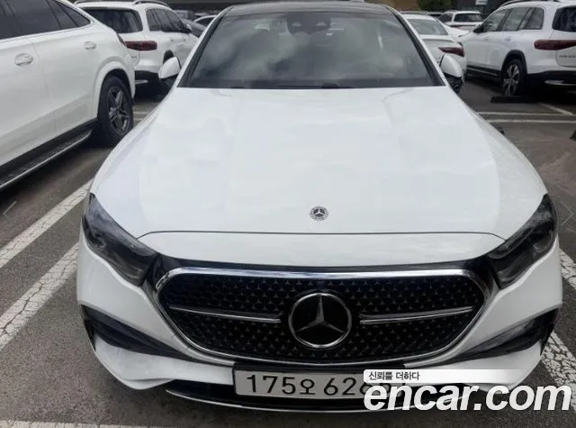Mercedes-Benz E-Class 2025 — photo 1