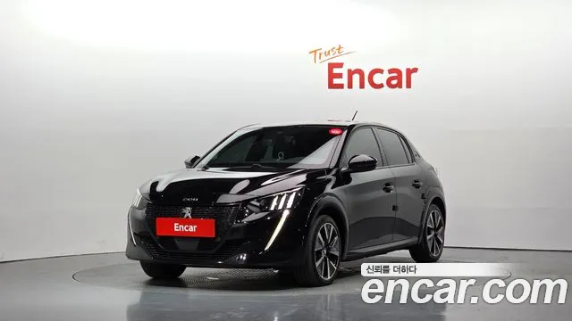 Peugeot 208 2022 — photo 1