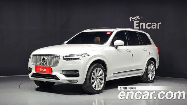 Volvo XC90 2018 — photo 1