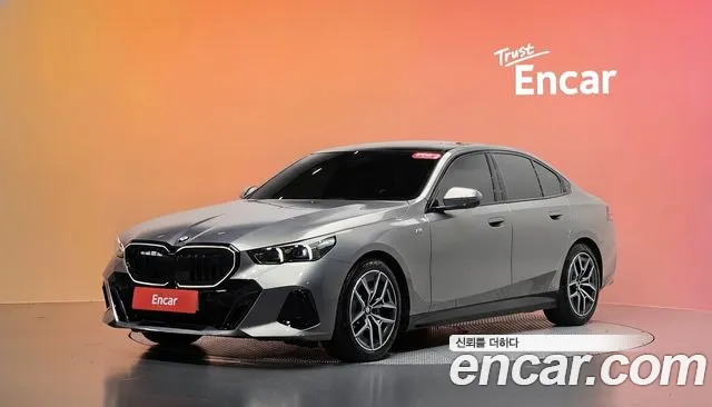 BMW 5-Series 2025 — photo 1