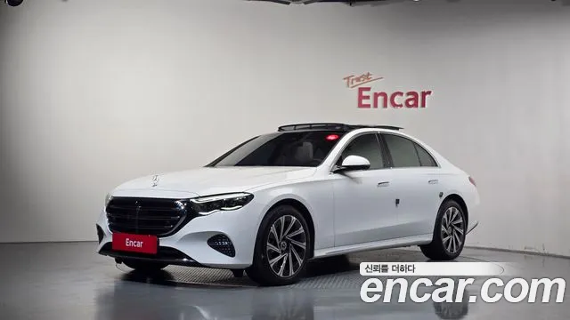 Mercedes-Benz E-Class 2025 — photo 1
