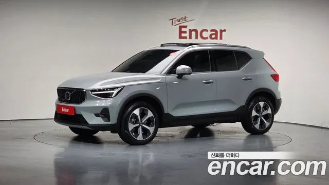 Volvo XC40 2025 — photo 1