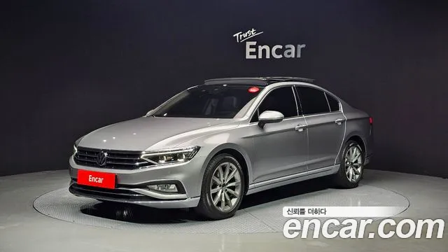 Volkswagen Passat 2022 — photo 1