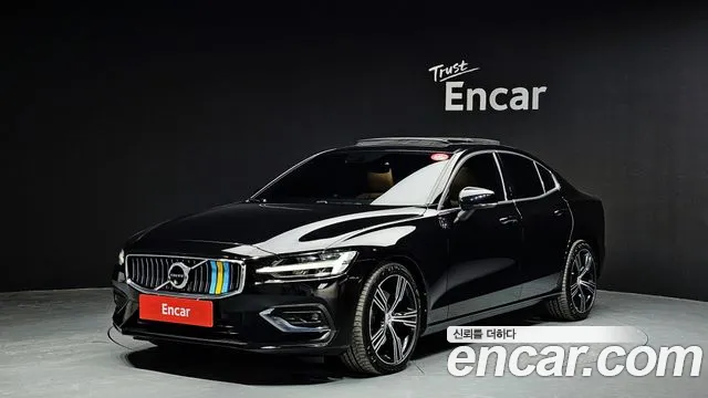 Volvo S60 2022 — photo 1