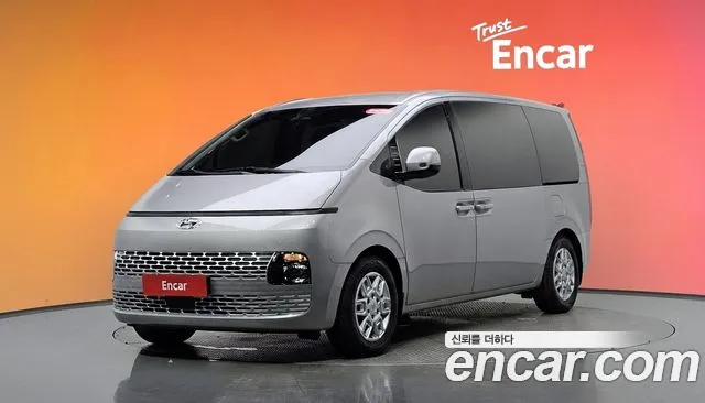 Hyundai Staria 2022 — photo 1