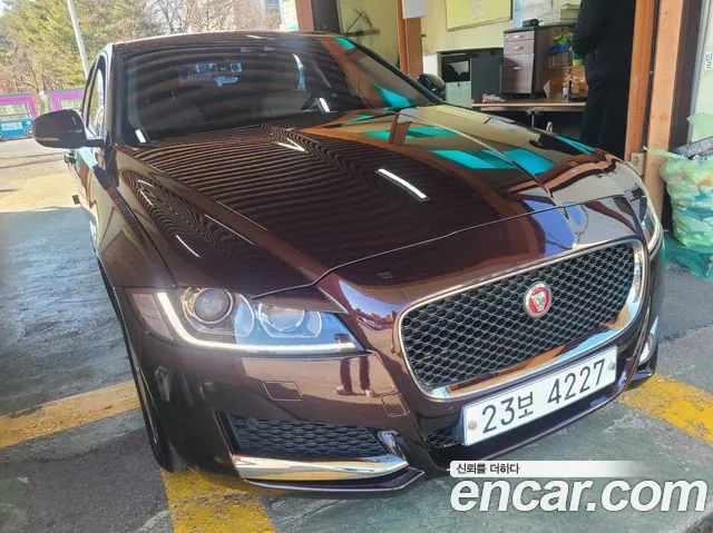 Jaguar XF 2017 — photo 1