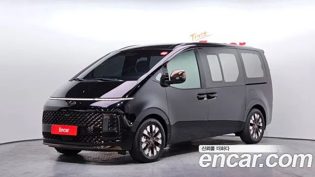 Hyundai Staria 2023 — photo 1