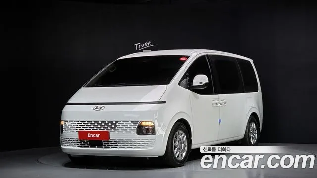 Hyundai Staria 2022 — photo 1