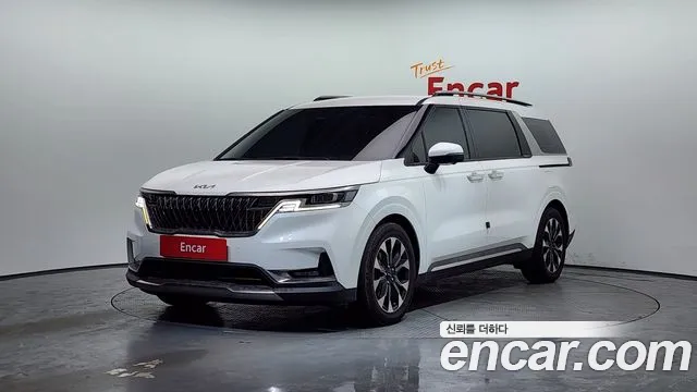 Kia Canival 2023 — photo 1