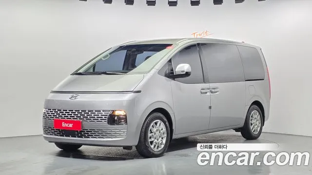 Hyundai Staria 2023 — photo 1