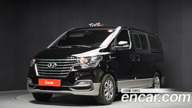 Hyundai Starex 2019 — photo 1
