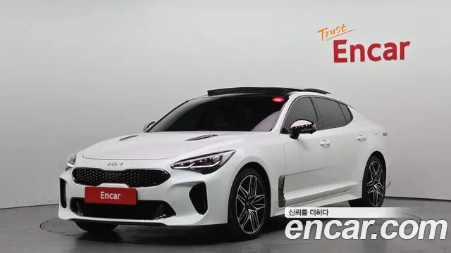 Kia Stinger 2023 — photo 1