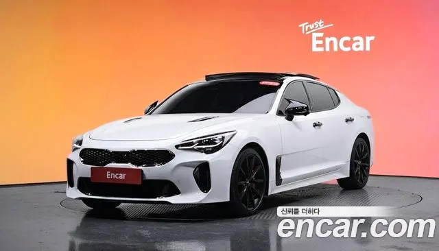 Kia Stinger 2023 — photo 1