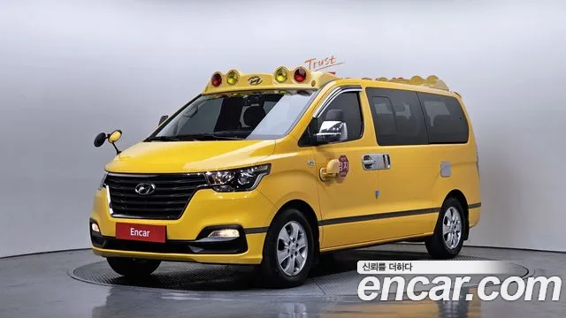 Hyundai Starex 2019 — photo 1