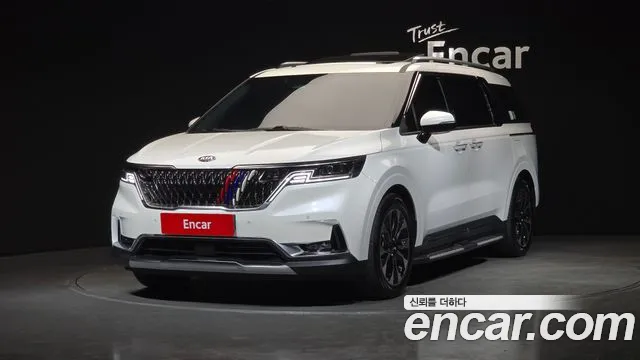 Kia Canival 2021 — photo 1