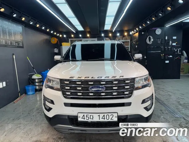 Ford Explorer 2017 — photo 1